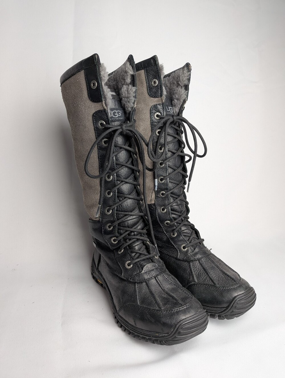 UGG ADIRONDACK Women Winter Boots Size 7.5 Gray And Black Leather Suede